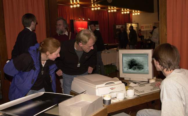 Der Internetstand der gruppe v