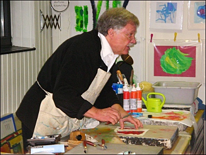 KunstWandelBilk 2009: Wilfried Pesch demonstriert seine Arbeitsweise ...